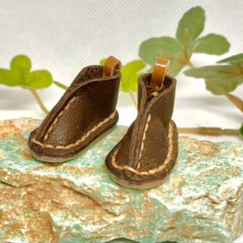 革細工　シンプルブーツ　一足　miniature  boots.