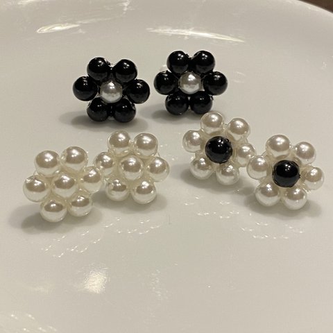 [雑誌　PECHE 掲載]  Flower pearl series ピアス　3種　　※種類および金具(ピアスorイヤリング)はオプション選択　Cは欠品