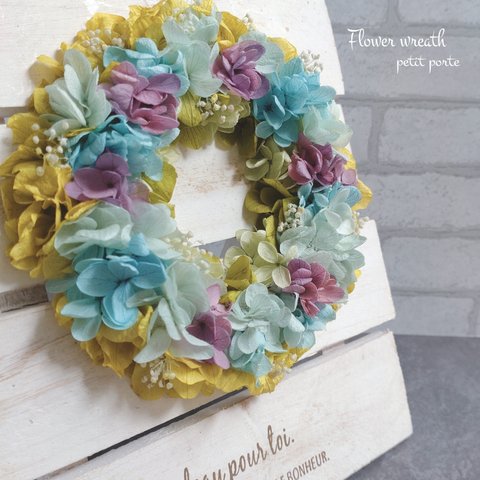 White woodboard Flowerwreath