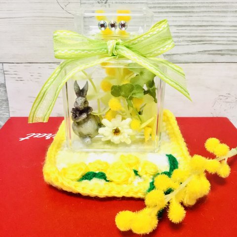 香水ビンの中のミモザカモミール🌼ウサギさん🐰💕