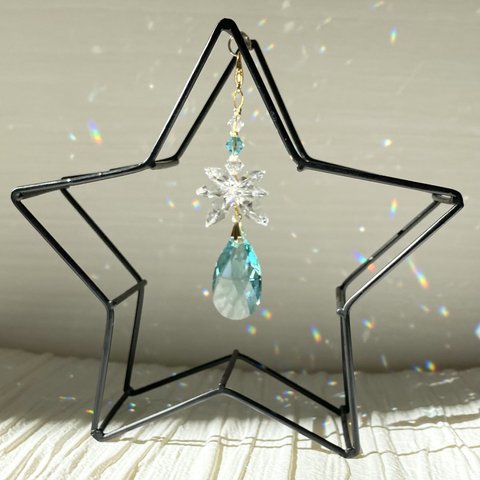 【お家時間に煌めきを✨】幸運を運ぶ  上質なクリスタルガラスがキラキラ輝く 置型サンキャッチャー 