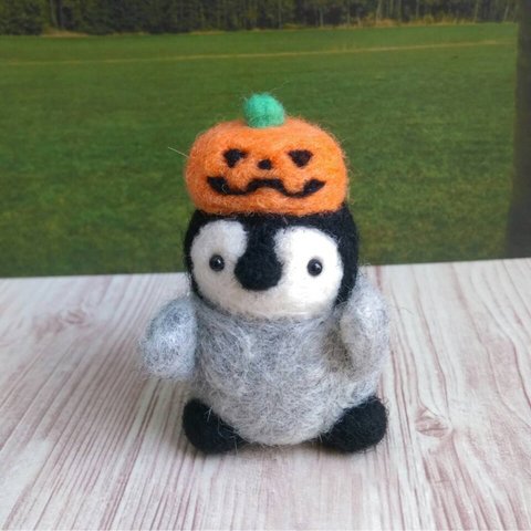 ハロウィン かぼちゃ帽子ペンギン君