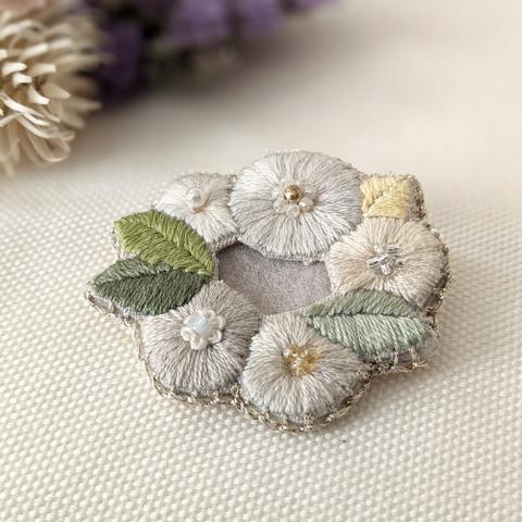 刺繍ブローチ　リース　花　✽　まんまるお花の春色リース　✽