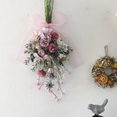 ローズと小花のスワッグ　ピンク　アーティフィシャルフラワー  誕生日プレゼント　引っ越し祝い　ギフト　