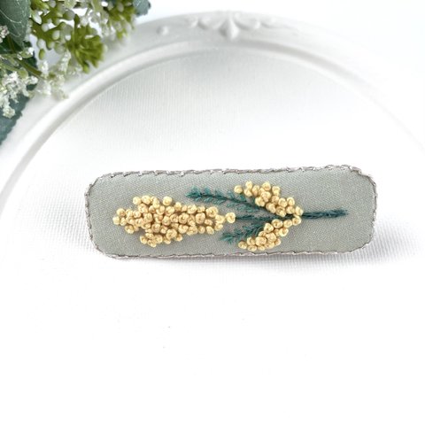 ミモザの刺繍ヘアクリップ（グリーン）