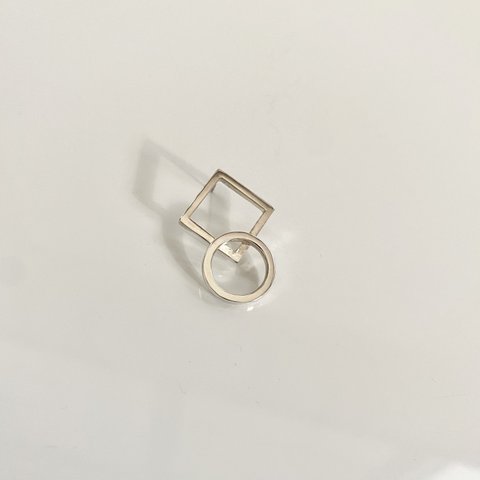 STUD EARRING SQUARE × ROUND 〜スタッドピアス スクエア × ラウンド〜