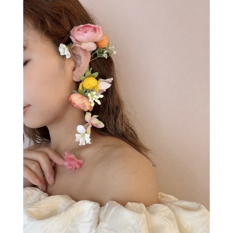 完成品𖧷ラナンキュラスのflower ear cuff.