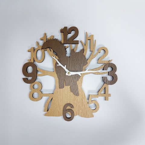 【期間限定値下げ3000円引き】【名入れ・文字入れ】　木とネコ　長毛種　茶色　3Dデザイン 静音壁掛け時計