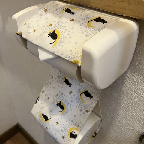 猫と月のトイレットペーパーホルダー