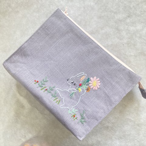 手刺繍【うさぎのダンス】 テントポーチ