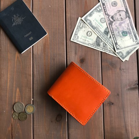 イタリアンレザーのオレンジ色の二つ折り財布