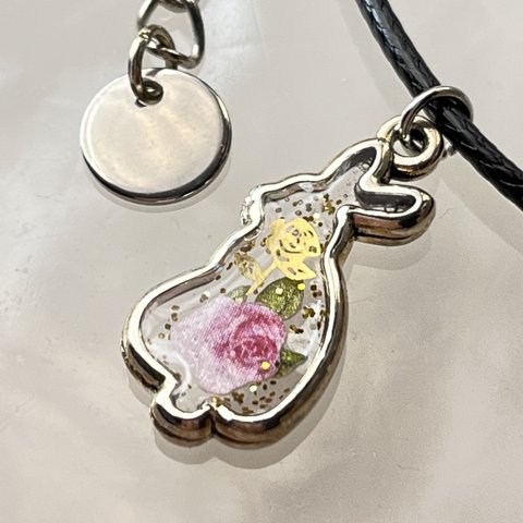 うさぎと薔薇のネックレス　ウサギ型　シルバー