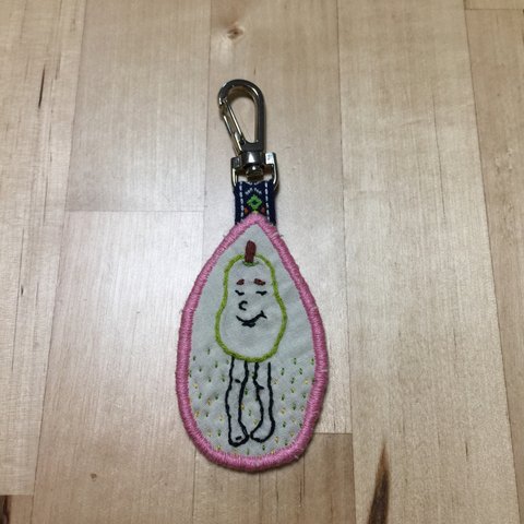 刺繍の洋ナシさんキーホルダー