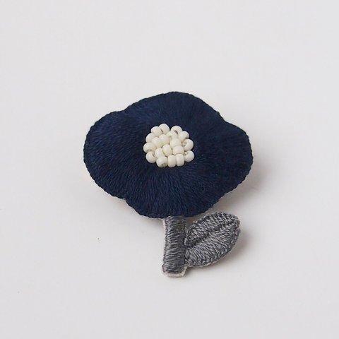 ［受注制作］お花一輪の刺繍ブローチ（navy)