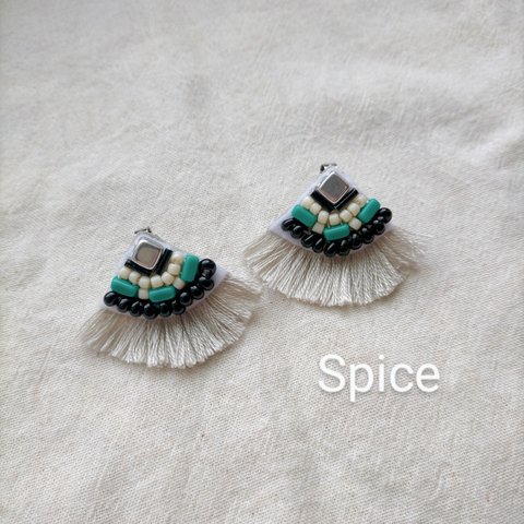 ターコイズ×ブラック ビーズ 刺繍 フリンジ ピアス or イヤリング。