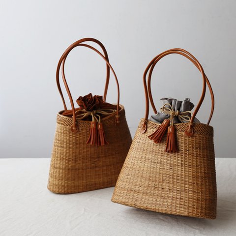 春ウララＳＡＬＥ　手編む鞄　軽量２００g　小ぶり　アタかごバッグ 三角 トートバッグ 巾着袋　タッセル 着物 和装 竹籠 Z46H