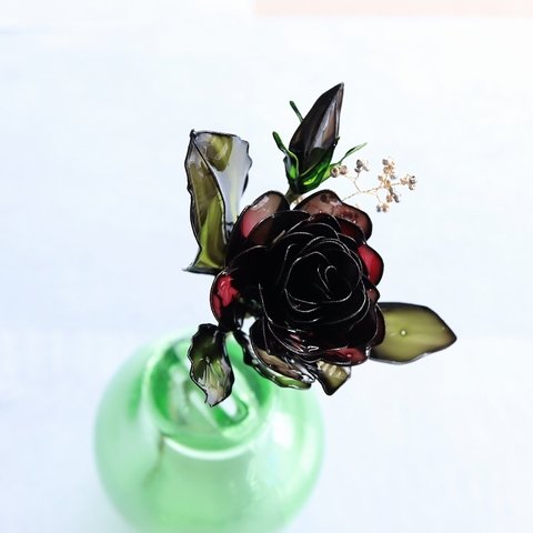   ﾟ･*:.｡. 黒みを帯びた濃い赤い薔薇   .｡.:*･ﾟ  一輪挿し 髪飾り かんざし ディップフラワー ディップアート  アンティーク ヴィンテージ 和装 飾り