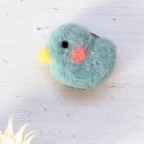羊毛フェルト で作った  小鳥 型 🐦 かわいい マグネット 春