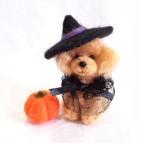 羊毛フェルトの犬　ハロウィントイプードル(アプリコット)