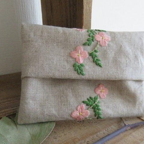 ポケットティッシュケース　つながるピンクの花の刺繍