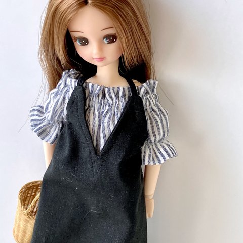 サロペットスカート.リカちゃん ブライスの洋服。Vネック