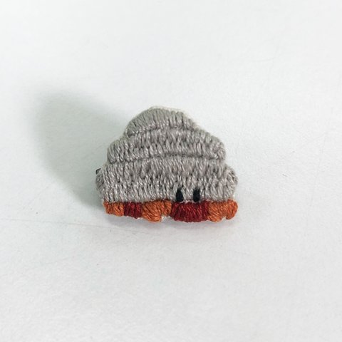 ヤドカリ 刺繍ブローチ