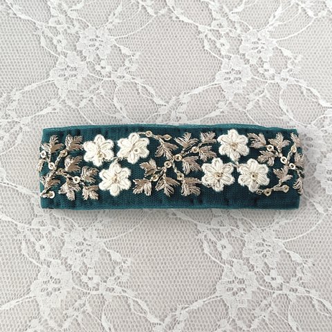 【ポニーフック】インド刺繍リボン🎀白い花刺繍／ディープティールグリーン(濃厚な青緑)