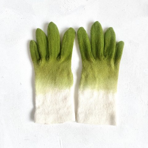手染めのカラフルウール手袋 ホワイト×グリーン
