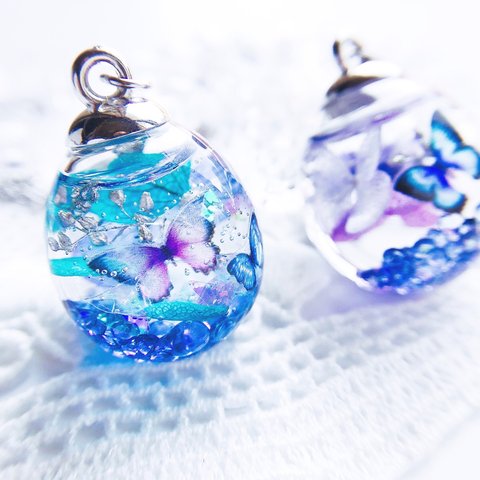 mystic blue  紫陽花とモルフォ蝶のガラスドーム ネックレス 