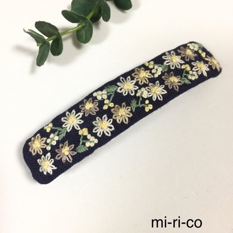 マーガレットとミモザの花刺繍 バレッタ