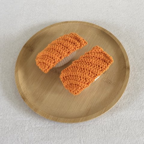 【ハンドメイド】あみぐるみ　サーモン　お寿司