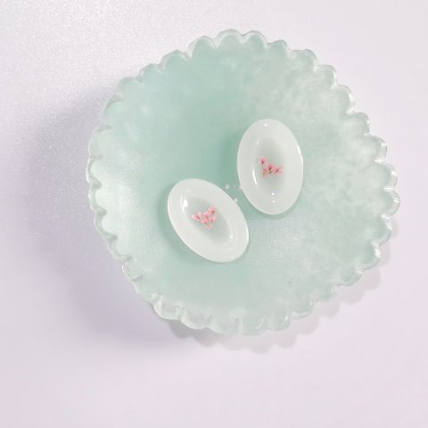 ear drop / oval flower(white)