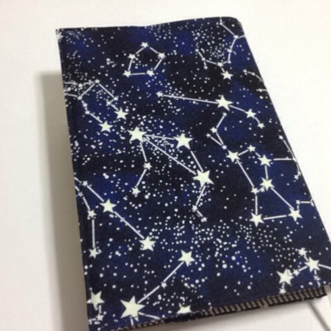 再販★単行本ハードカバー用ブックカバー★星座☆蓄光加工★紺