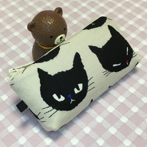 【ミニ・ミニサイズ】ファスナーポーチ／小銭入れ（黒ねこ・くろねこ・クロネコ）白色系①