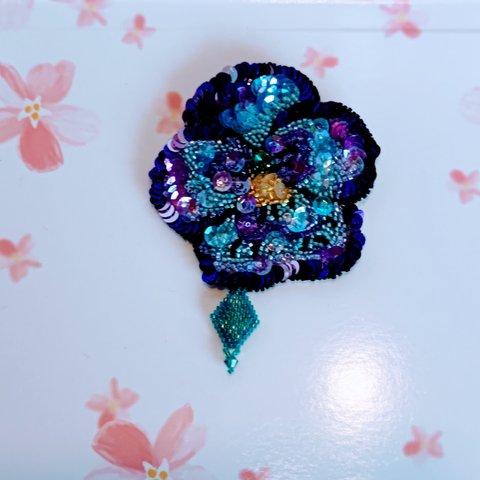 パンジーの刺繍ブローチ