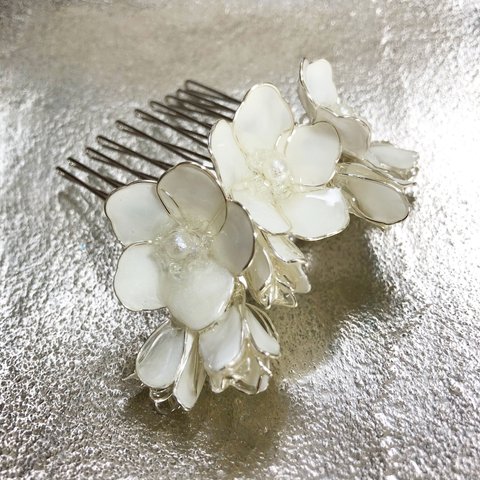 white pearl flowers ♦︎ silver ヘアコーム