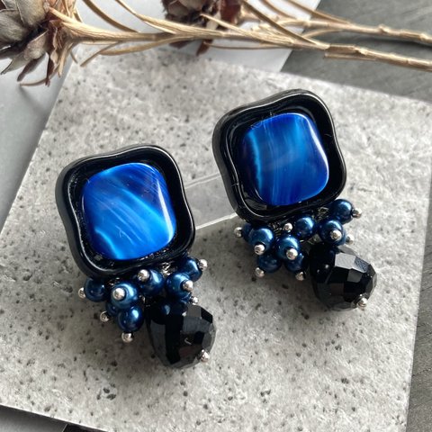 ヴィンテージボタンピアス Blue×Black四角