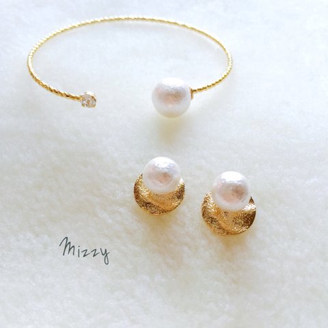 ピアスとバングルのセット gold pearls