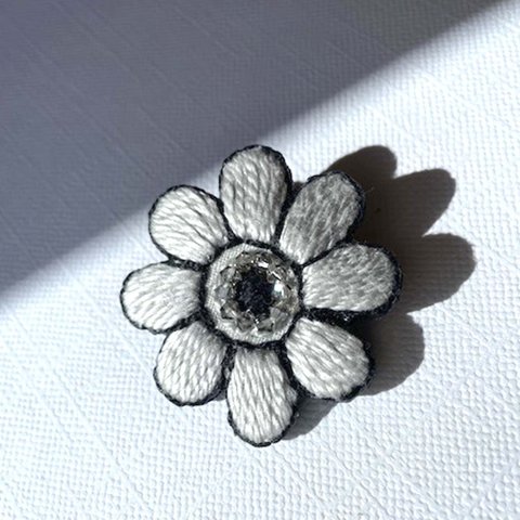 GRACE 2　 BROOCH ビーズ付き