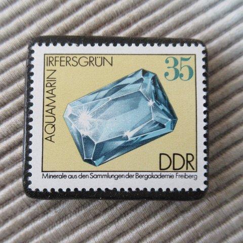 ドイツ　鉱物切手ブローチ9372