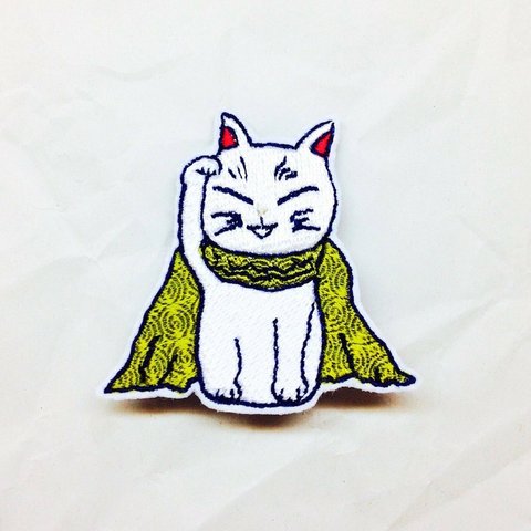 刺繍ブローチ　「旅する招き猫」