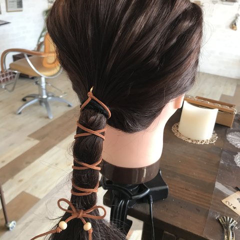 ポニーフックスエード紐 ヘアアクセサリー(ブラウン)