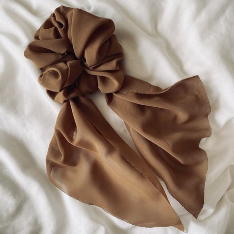 chiffon Scrunchie (mocha)