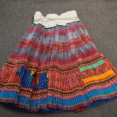 貴州苗族の刺繍付きスカート100%ハンドメイド 手織プリーツスカート Bohoスタイルな女性ためのドレス #133