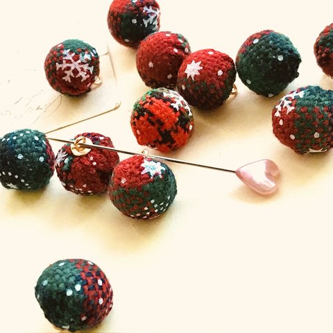 クリスマスに あったか素材 リネン製ボール チャーム　20mm*ポンポン