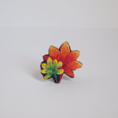 紅葉 刺繍ブローチ