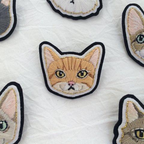 猫の手刺繍ブローチ #5チャトラ