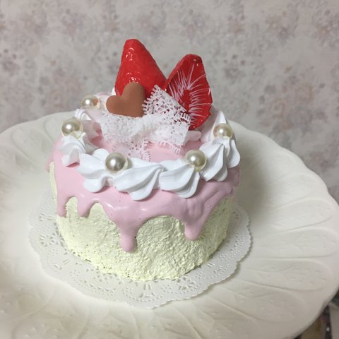 ふわふわスクイーズのいちごケーキ