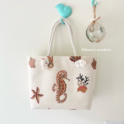 トートバッグ（底板内蔵）40×26×13cm　ロープバッグ　シーホース刺繍／生成りアイボリー