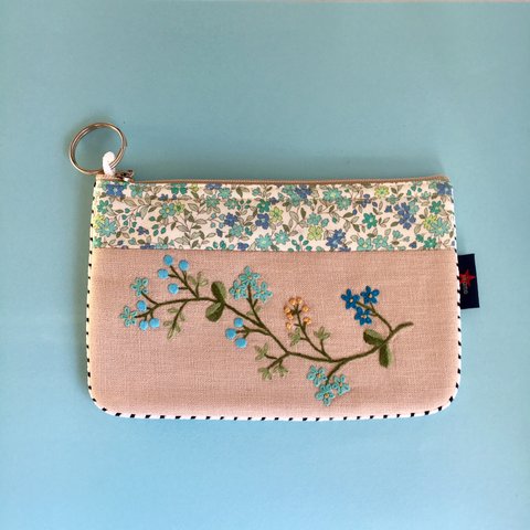 【再1】青いお花の手刺繍ポーチ